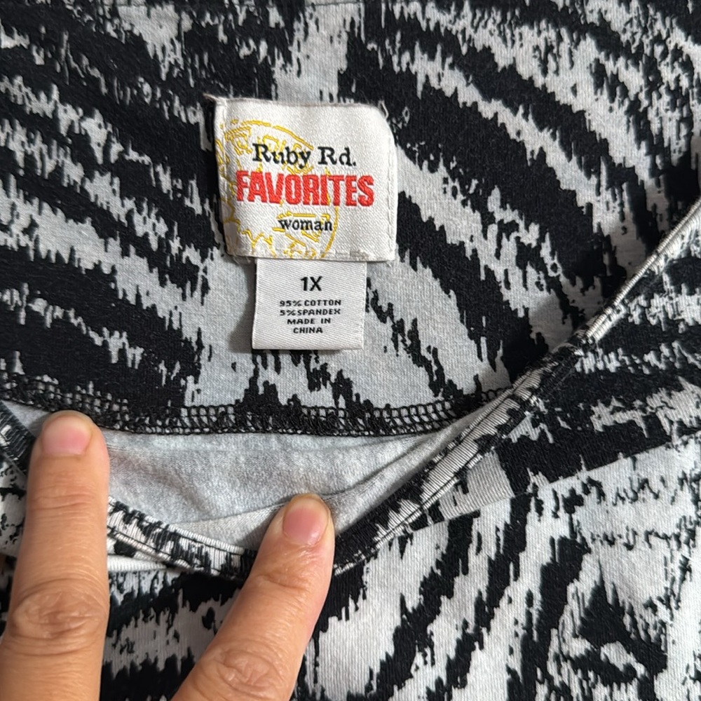 Ruby Rd. Black And White Patterned Top - image 3